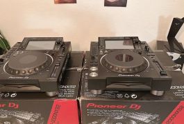 2x Pioneer CDJ-2000NXS2 + 1x DJM-900NXS2 DJ…